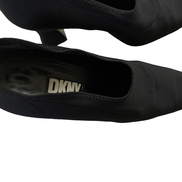 DKNY Vero Cuoio 9 1/2 B women’s black stretchy fabric Italian pumps - Picture 3 of 10